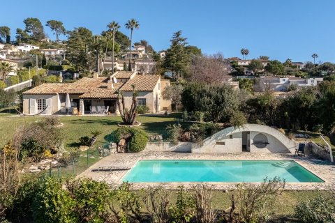 4 bedrooms Villa in Cagnes-sur-Mer, France No. 79623 1