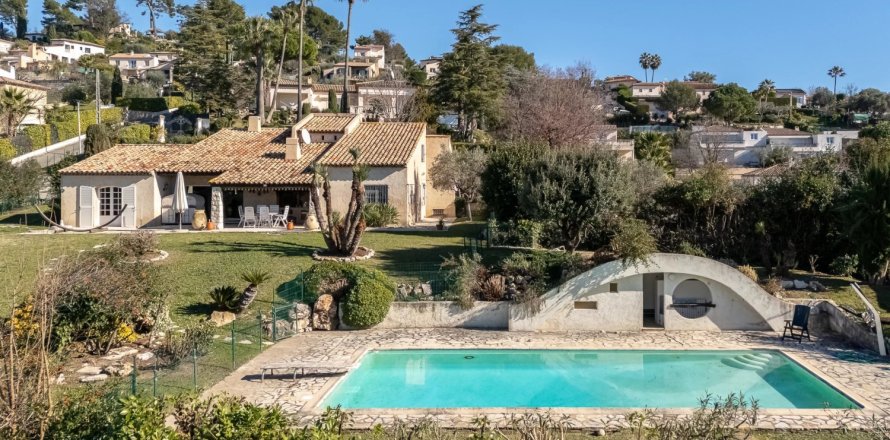 4 bedrooms Villa in Cagnes-sur-Mer, France No. 79623