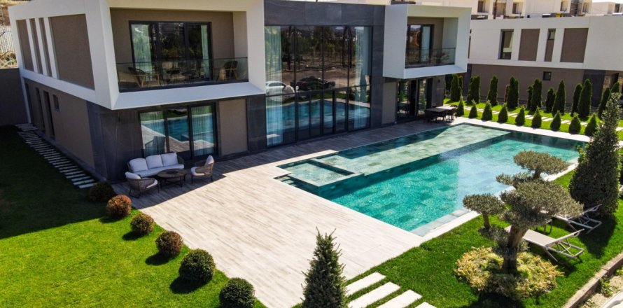 6 bedrooms Properties in Istanbul, Turkey No. 13192