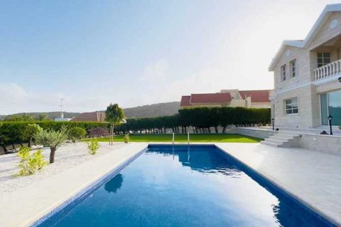 5 bedrooms Villa in Palodeia, Cyprus No. 31602 4