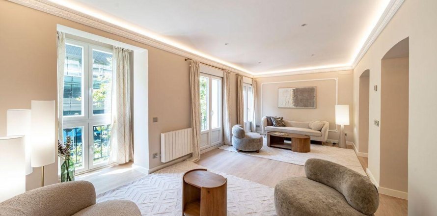 2 bedrooms Apartment in Madrid, Spain No. 124816