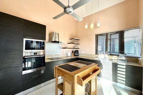 3 bedrooms Apartment in Riviere Noire, Mauritius No. 60773 4