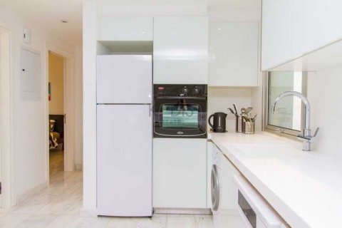 2 bedrooms Apartment in Limassol, Cyprus No. 102157 10