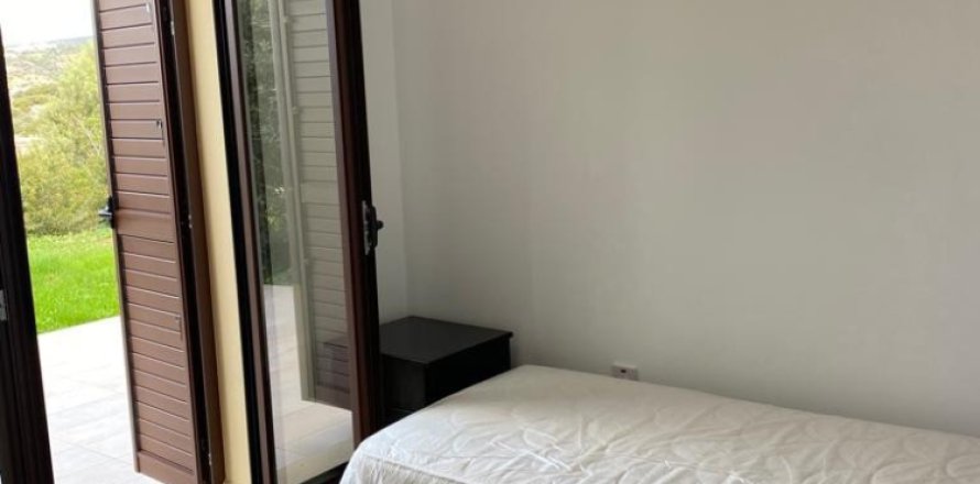 Дом с 3 спальнями в Пафос, Кипр №37161