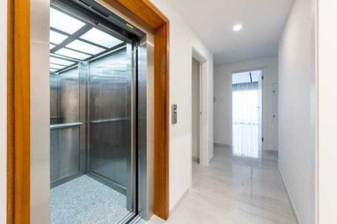 Дом с 5 спальнями в Мутайяка, Кипр №30365 11