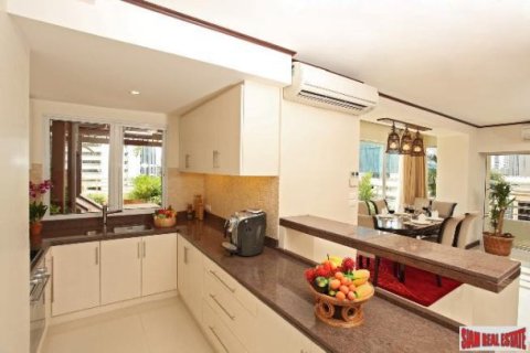 3 bedrooms Apartment in Bangkok, Thailand No. 95652 10