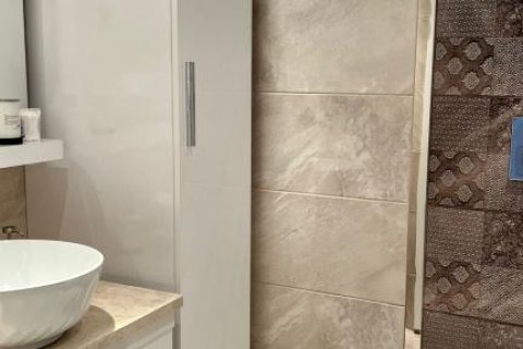 4 rooms Apartment in Dao Huu Canh, Vietnam No. 21160 9