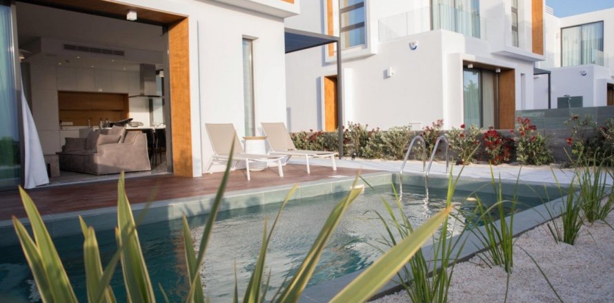 3 bedrooms House in Paphos, Cyprus No. 37349