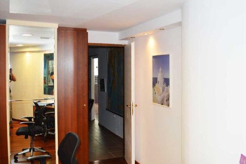 90m² Commercial property in Glyfada, Greece No. 59474 7