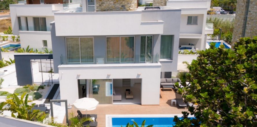 6 bedrooms Villa in Ayia Napa, Cyprus No. 100417