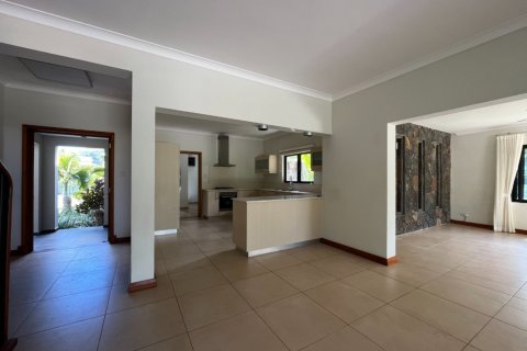 4 bedrooms Villa in Riviere Noire, Mauritius No. 60959 3
