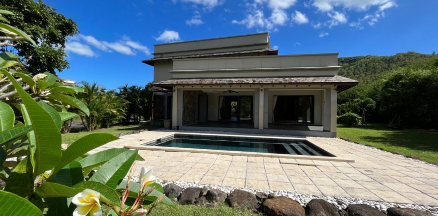 4 bedrooms Villa in Riviere Noire, Mauritius No. 60959