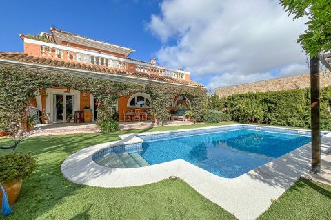 4 chambres Villa à El Toro, Spain No. 126048