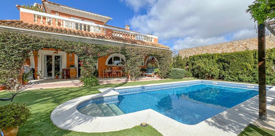 4 chambres Villa à El Toro, Spain No. 126048