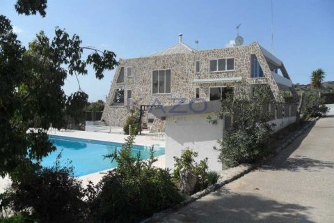 4 bedrooms House in Parekklisia, Cyprus No. 101039 1