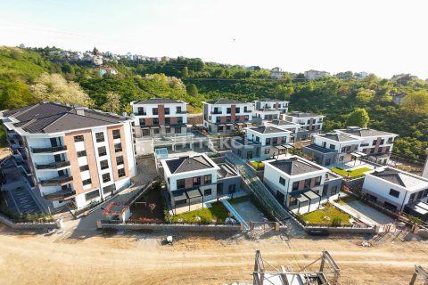 Вилла с 4 спальнями в Трабзон, Турция №11307