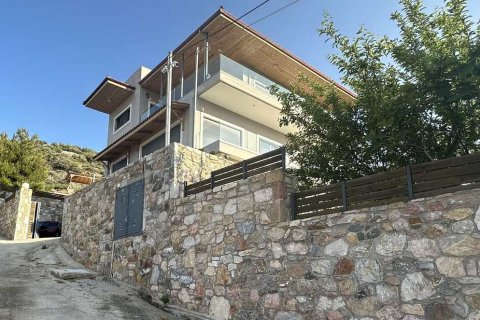 8 bedrooms House in Kalyvia Thorikou, Greece No. 108629 1