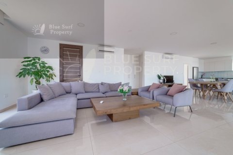 4 bedrooms Villa in Paralimni, Cyprus No. 36531 3