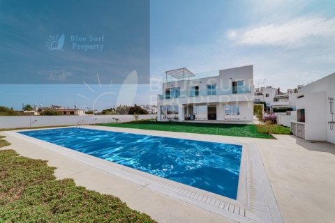 4 bedrooms Villa in Paralimni, Cyprus No. 36531 1