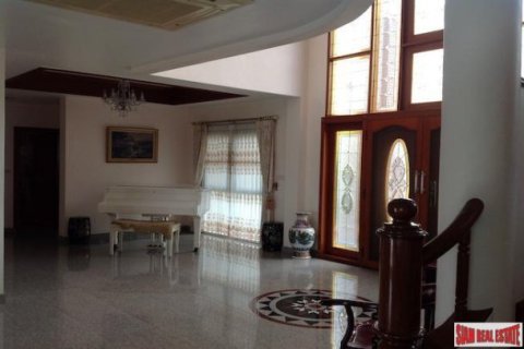 4 bedrooms Villa in Samut Prakan, Thailand No. 96606 12