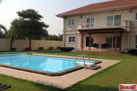 4 bedrooms Villa in Samut Prakan, Thailand No. 96606 1