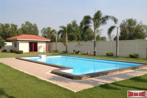 4 bedrooms Villa in Samut Prakan, Thailand No. 96606 4