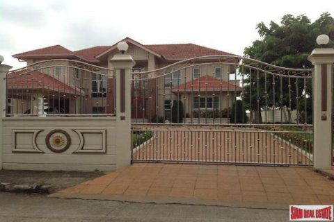 4 bedrooms Villa in Samut Prakan, Thailand No. 96606 2