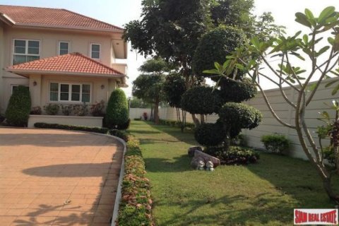 4 bedrooms Villa in Samut Prakan, Thailand No. 96606 15
