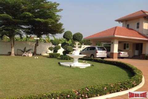 4 bedrooms Villa in Samut Prakan, Thailand No. 96606 14