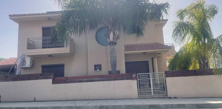 3 bedrooms House in Kolossi, Cyprus No. 62622