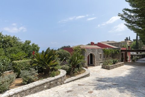 6 bedrooms Villa in Corfu, Greece No. 61602 8