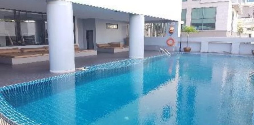 3 bedrooms Apartment in Bangkok, Thailand No. 95792