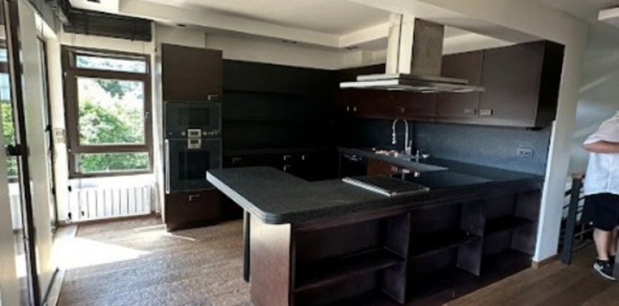 3 bedrooms Apartment in Istanbul, Turkey No. 114460