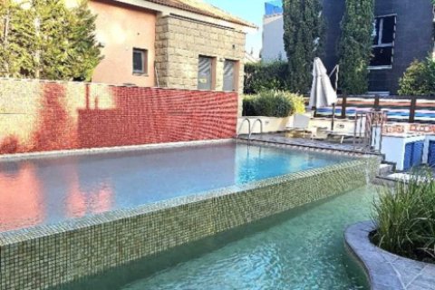 4 bedrooms Apartment in Pyrgos, Cyprus No. 81408 11