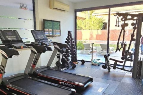 4 bedrooms Apartment in Pyrgos, Cyprus No. 81408 9