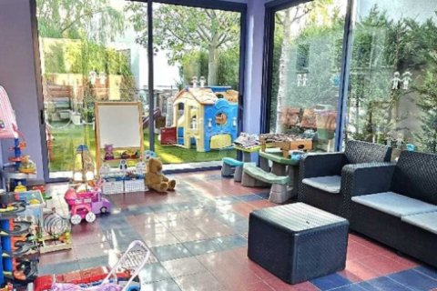 4 bedrooms Apartment in Pyrgos, Cyprus No. 81408 10