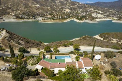 Дом с 4 спальнями в Финикария, Кипр №63386 1