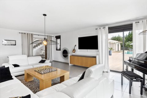 4 chambres Villa à Châteauneuf-Grasse, France No. 68741 3