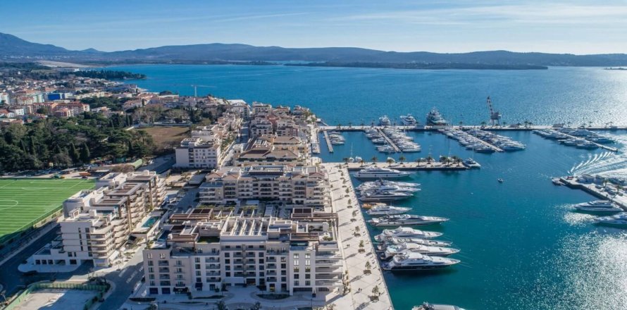 2 bedrooms Apartment in Tivat, Montenegro No. 67000