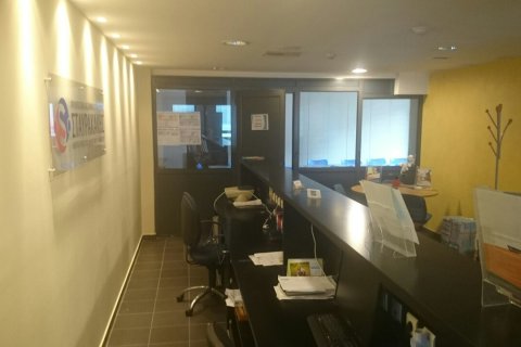200m² Commercial property à Athens, Greece No. 58579 1