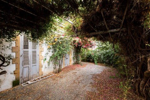 5 bedrooms House in Nicosia, Cyprus No. 73161 10