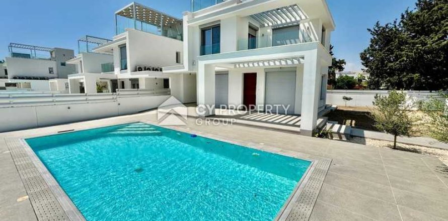 4 bedrooms House in Pervolia, Cyprus No. 62714