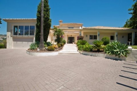 2 bedrooms House in Nueva Andalucia, Spain No. 25494