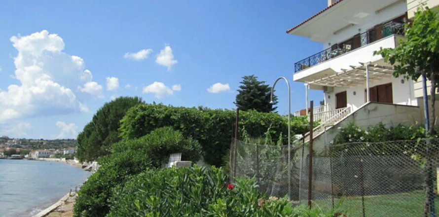 Квартира с 3 спальнями в Мессиния, Греция №107576