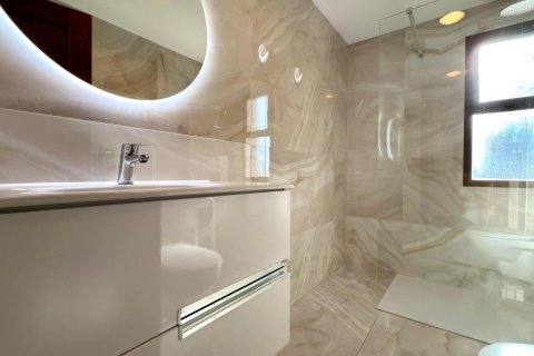 3 bedrooms Apartment in Tung Chung Pho, Vietnam No. 83805 11