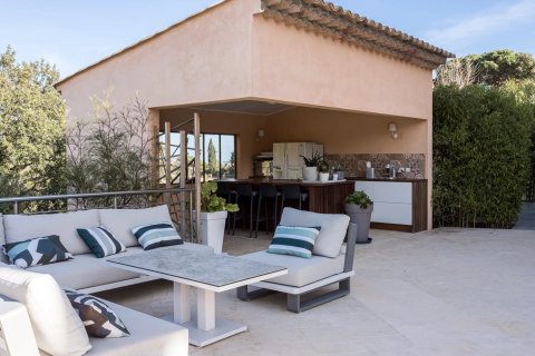 5 bedrooms Villa in Cannes, France No. 78784 3