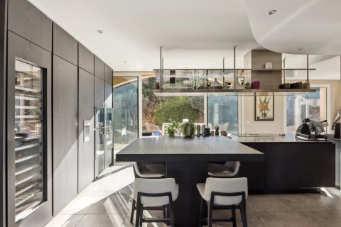 5 bedrooms Villa in Cannes, France No. 78784 9