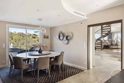 5 bedrooms Villa in Cannes, France No. 78784 8