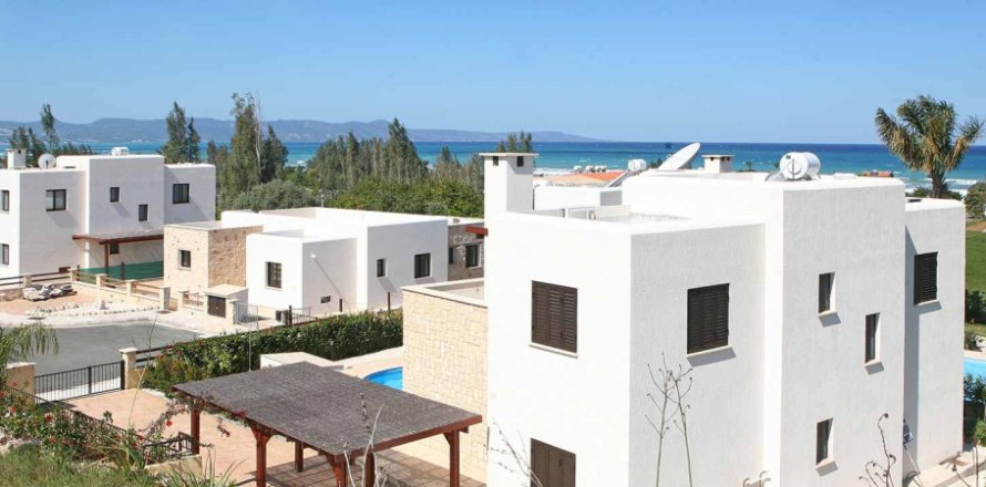 5 rooms Apartment in Paphos, Cyprus No. 107060