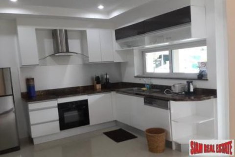 4 bedrooms Villa in Jomtien Beach, Thailand No. 96489 2